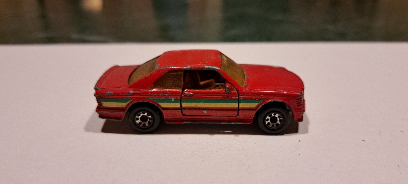 mercedes 500 sec 1984 1:64 matchbox, Ophalen of Verzenden, Auto