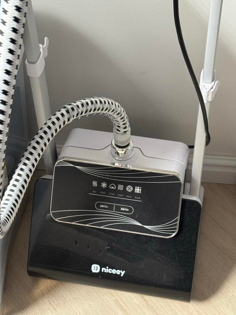 Niceey Kledingstomer - Handig en Kreukvrij, Ophalen, Zo goed als nieuw, Kledingstomer