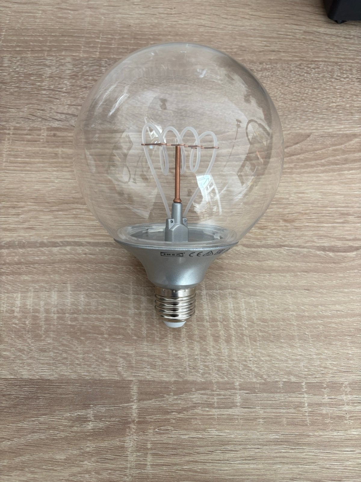 IKEA LED lamp E27 1.8W - Groot formaat, Huis en Inrichting, Lampen | Overige, Wit, Zo goed als nieuw, Glas, E27 (groot)