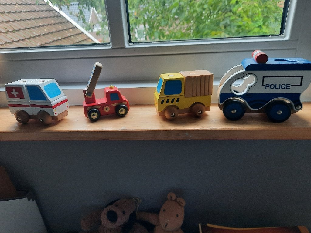 Houten autootjes set, Ophalen, Zo goed als nieuw, Rij- of Hobbelspeelgoed