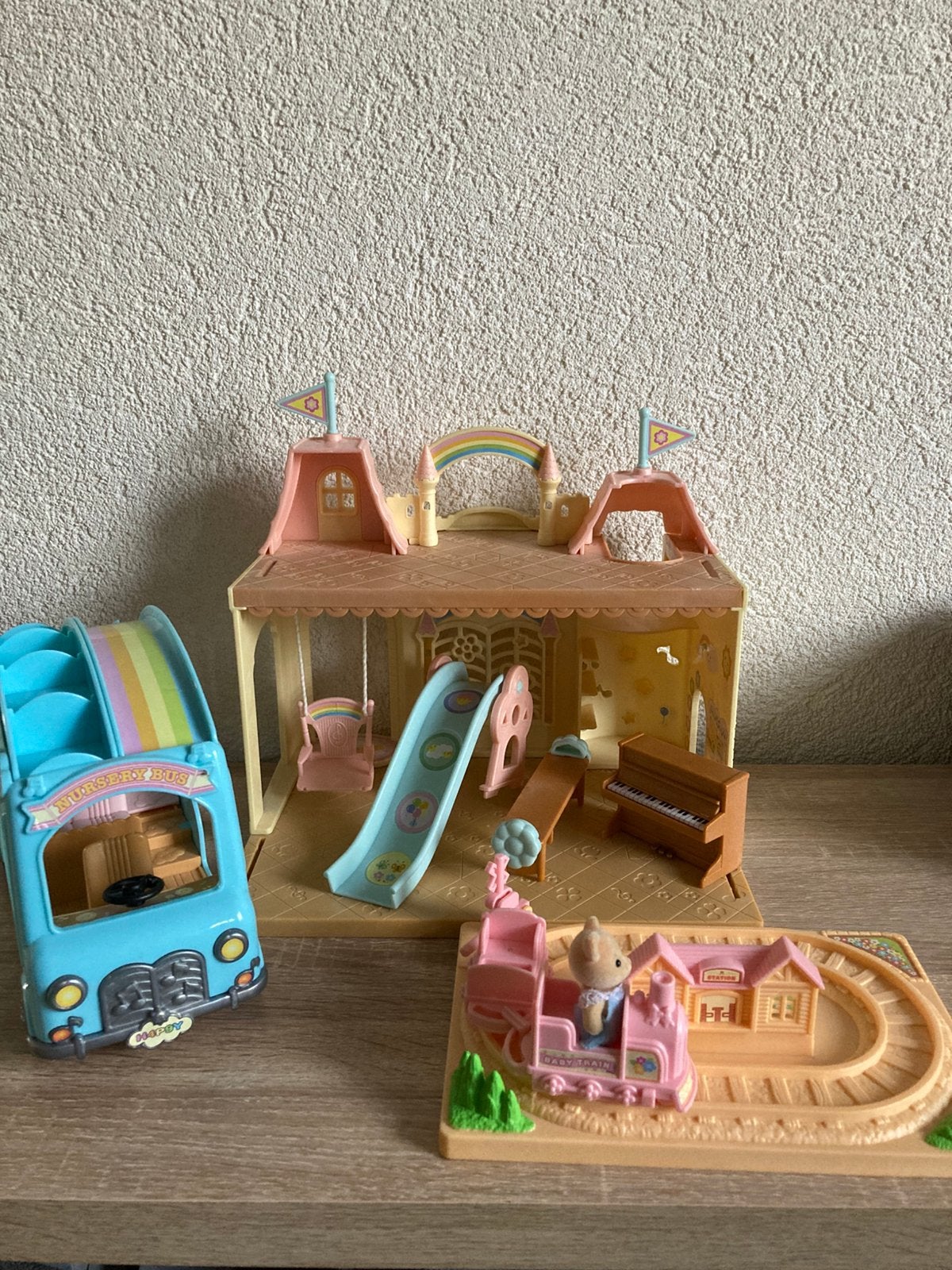 Sylvanian creche, bus en treintje, toilet, Ophalen, Zo goed als nieuw, Toebehoren