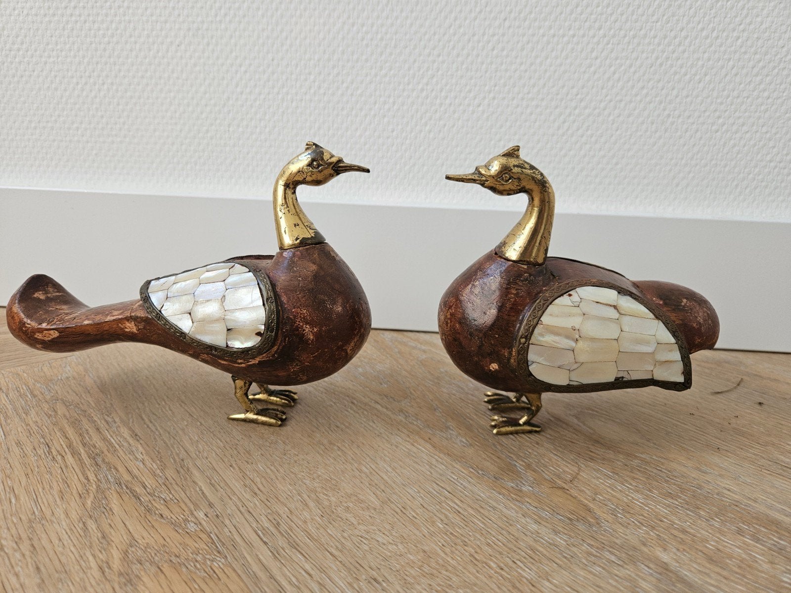 Decoratieve eenden van hout en messing met parelmoer, Antiek en Kunst, Ophalen of Verzenden