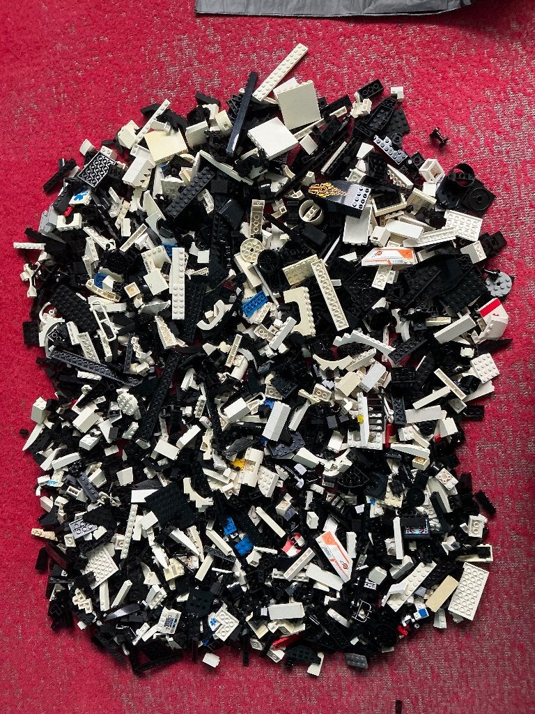 Circa 3 kg. Zwarte en witte LEGO, allerlei onderdelen, Ophalen of Verzenden, Gebruikt
