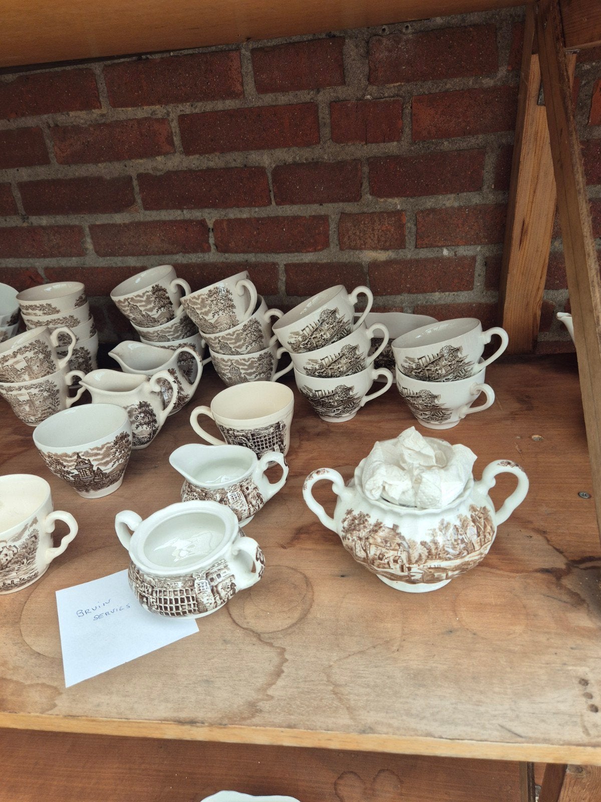 Engels bruin servies net binnen en 50% korting, Ophalen