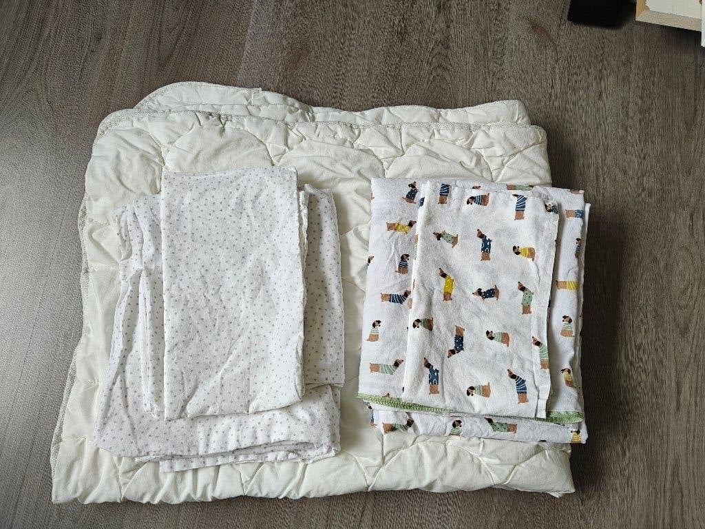 Peuter dekbed met 2 sets overtrek, Ophalen, Jongetje of Meisje, Wit, Nieuw