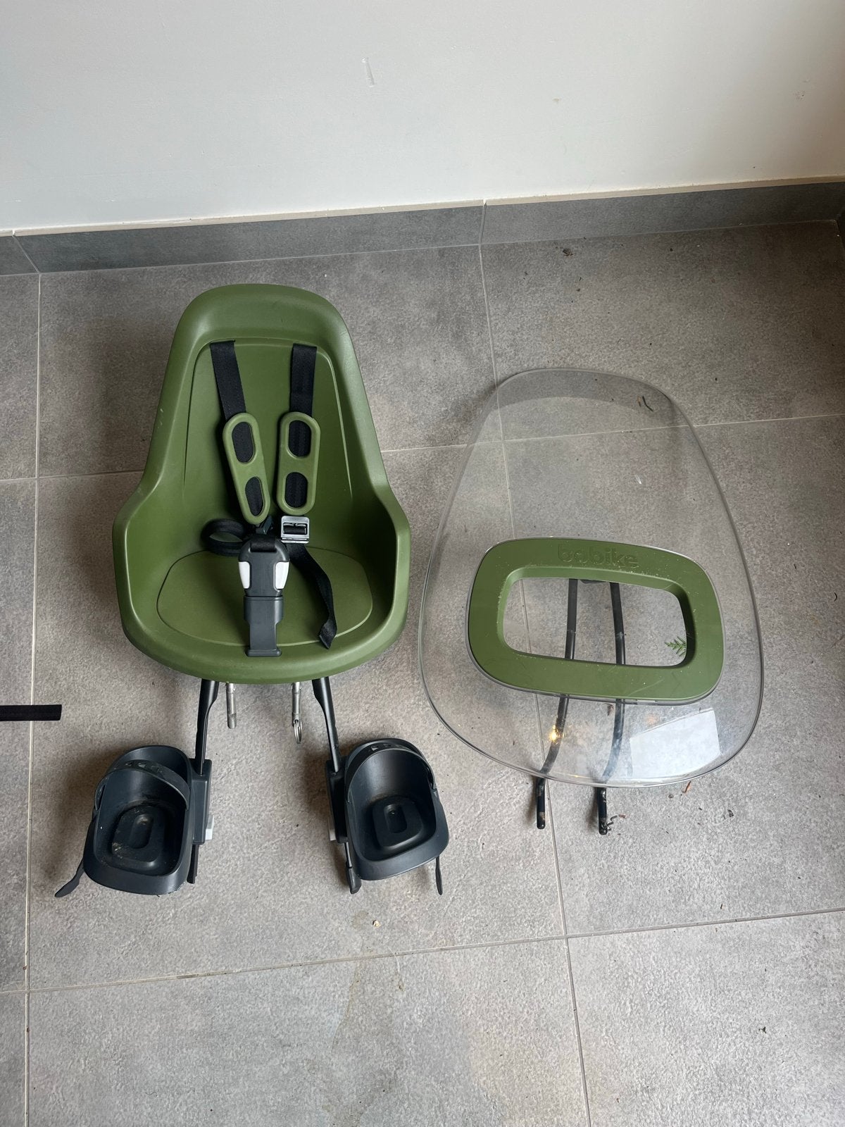 Bobike Exclusive Mini fietszitje met windscherm, Fietsen en Brommers, Fietsaccessoires | Fietsstoeltjes, Voetsteuntjes, Voorzitje