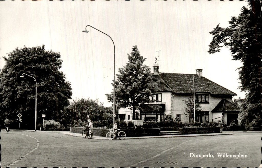 Dinxperlo - Willemsplein - Hoekwoning, Verzamelen, Ophalen of Verzenden, 1940 tot 1960, Ongelopen, Gelderland