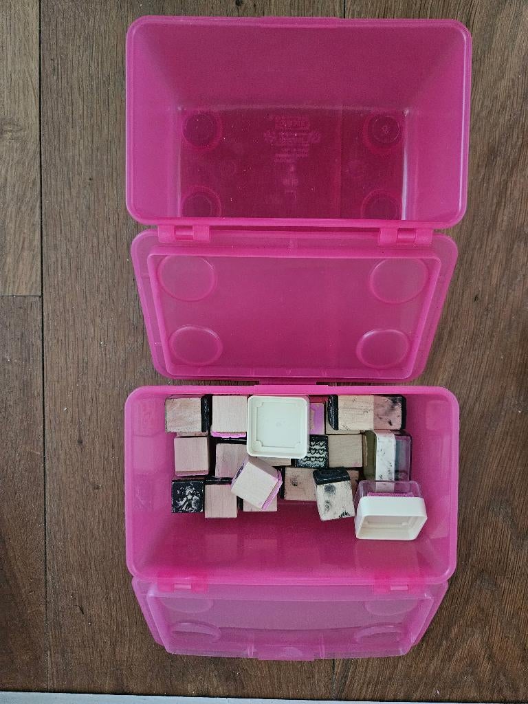Roze ikea bakjes, incl stempels (in 1 bakje), Hobby en Vrije tijd, Stempelen, Ophalen of Verzenden, Gebruikt, Overige typen