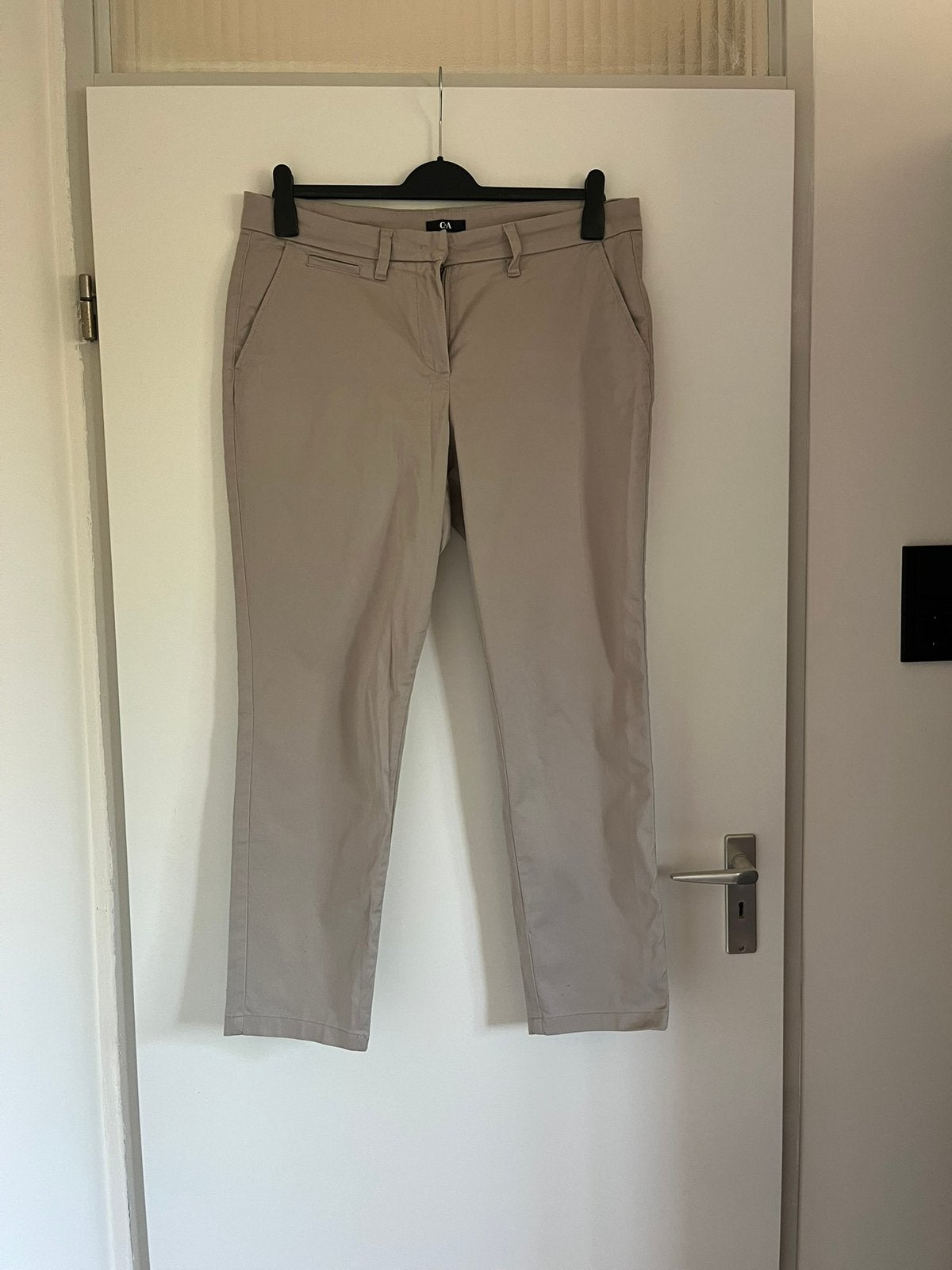 Beige slim-fit chino / broek rechte pijpen, maat 42/XL C&A, Kleding | Dames, Beige, Maat 42/44 (L), Ophalen of Verzenden, Zo goed als nieuw