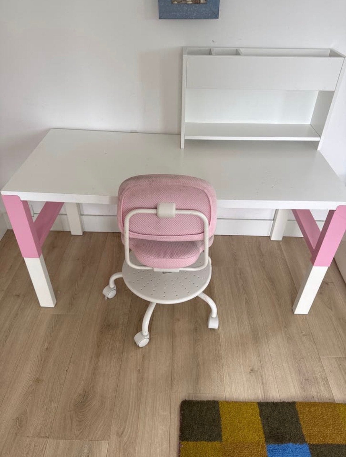 IKEA kinderbureau met roze accenten en bureaustoel, Ophalen, Gebruikt, Roze, Kinderbureau