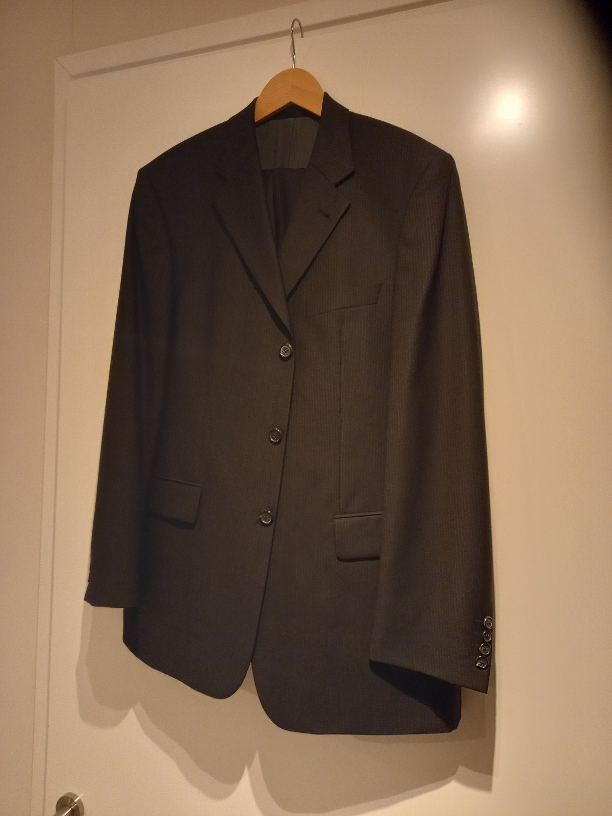 Prachtig (Hugo) Boss pak, colbert en pantalon.  maat 052, Kleding | Heren, Kostuums en Colberts, Ophalen, Zo goed als nieuw, Zwart