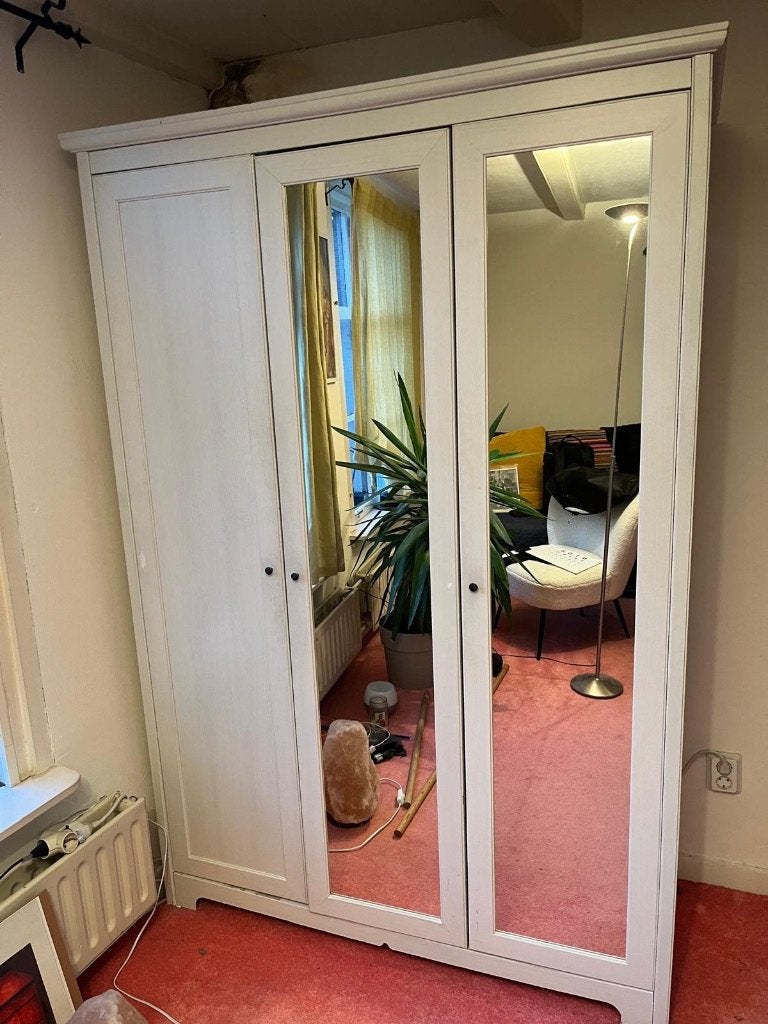 IKEA ASPELUND kledingkast 3-deurs met 2 spiegels – 131 cm, Ophalen, Met deur(en), Gebruikt, 50 tot 100 cm
