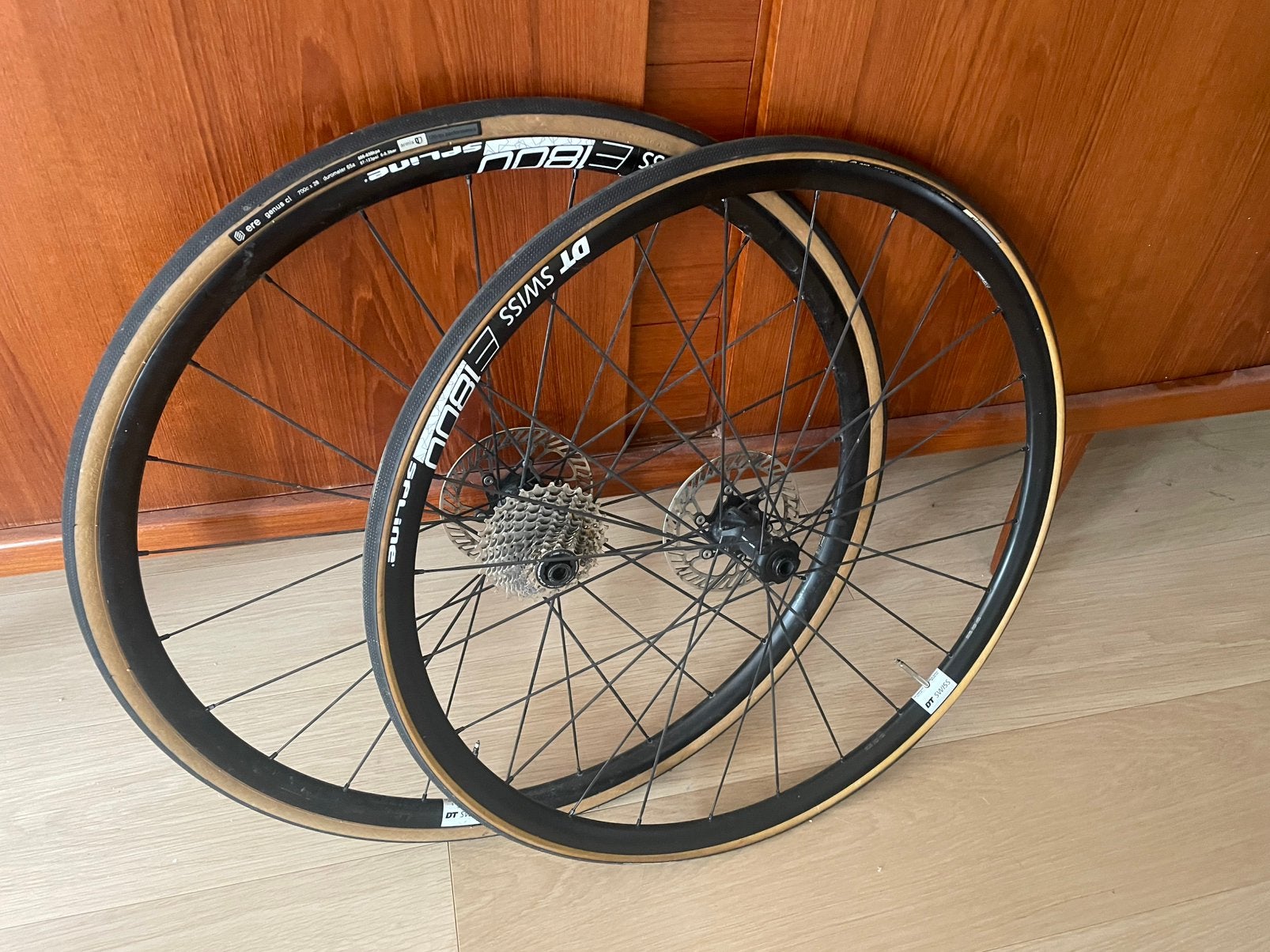 DT Swiss E1800 spline wielen, Overige merken, 28 inch, Carbon, Heren