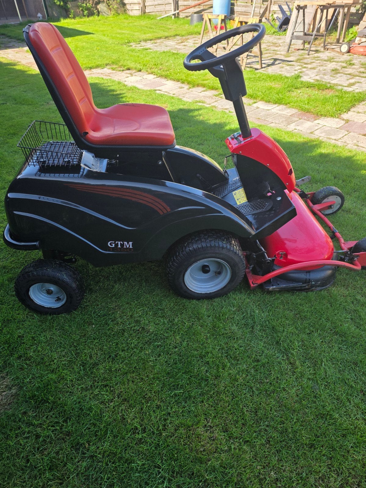 Foto 8 van GTM 1350 Zitmaaier - Krachtige Benzine Grasmaaier