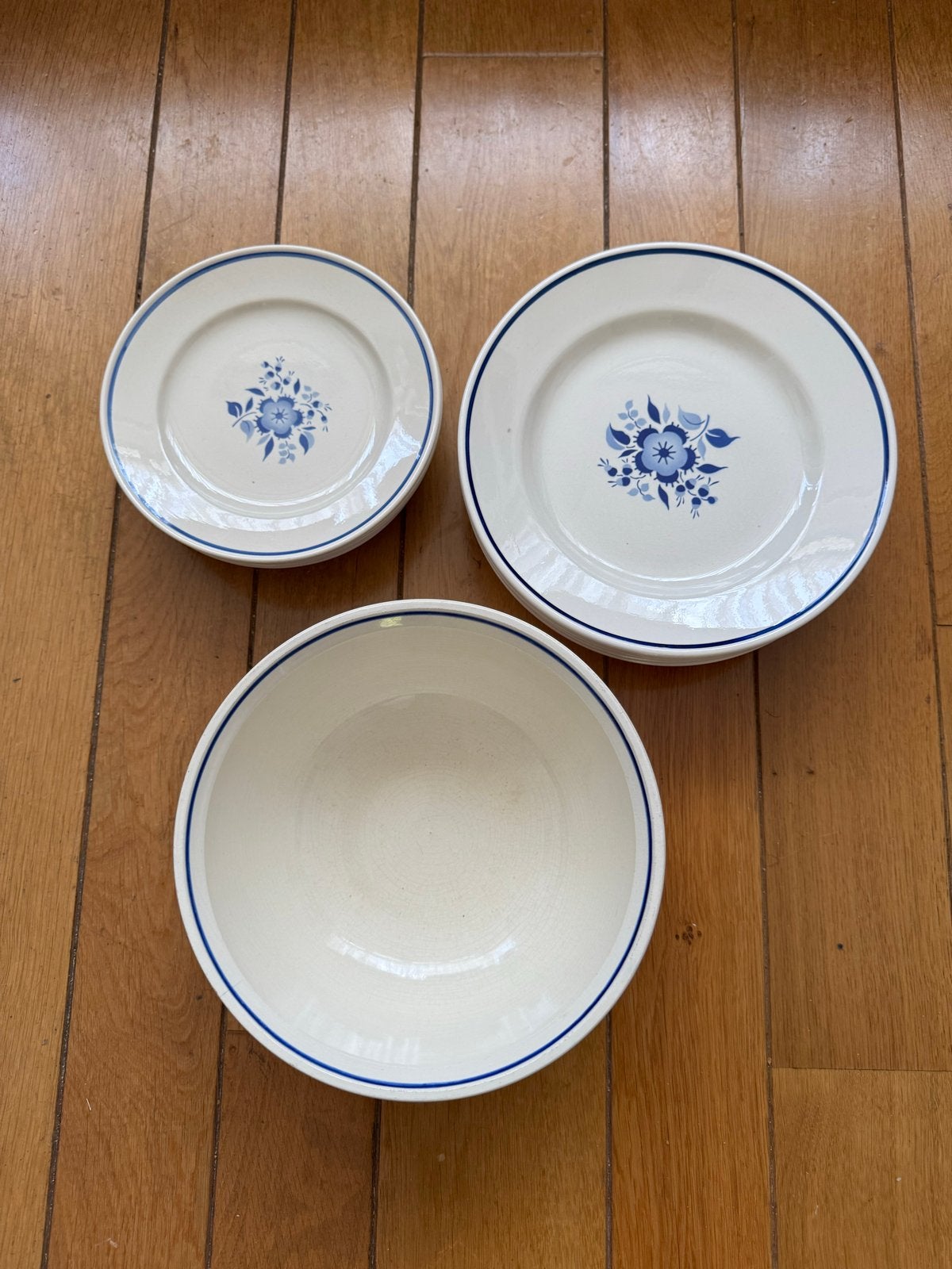 Waechtersbach servies: borden en schaal met bloemmotief, Ophalen, Gebruikt, Keramiek, Overige stijlen