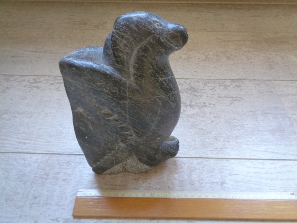 Origineel Eskimo Art van Soapstone, genummerd, uit Canada, Ophalen of Verzenden, Handgemaakt, 20 - 50 cm, Steen of Keramiek