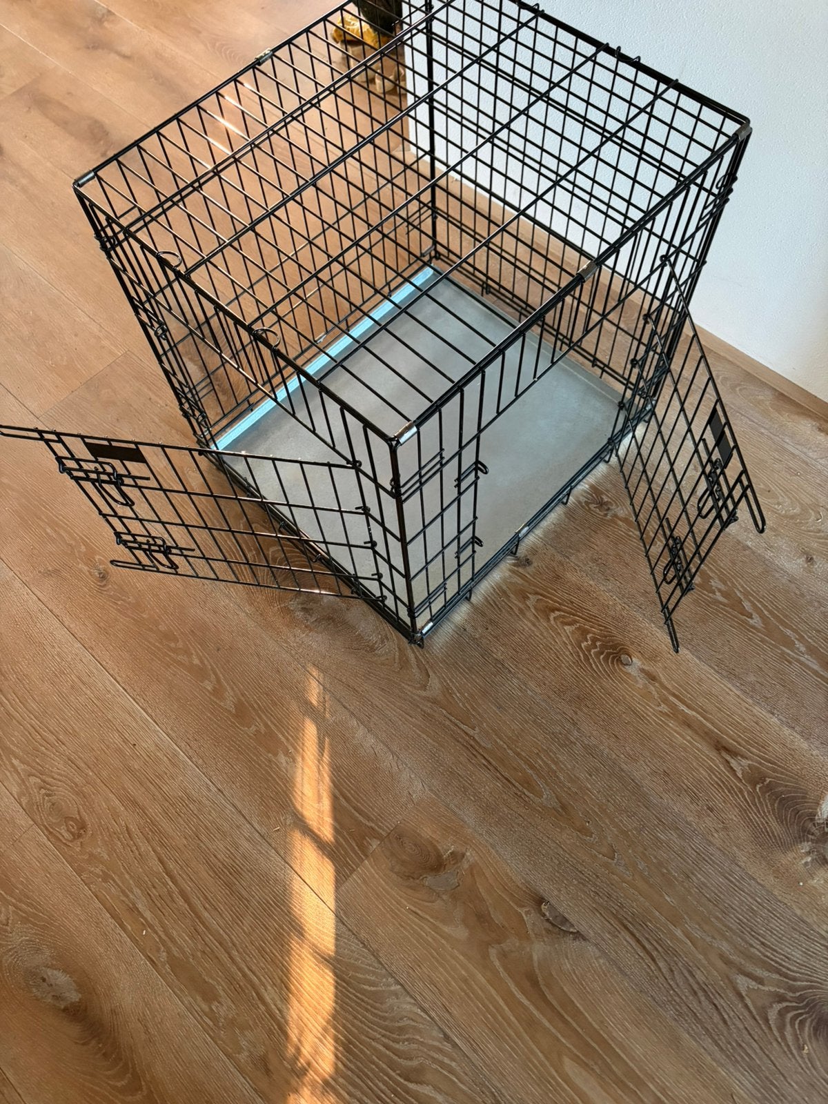 Zwarte hondenbench 61cm hoog, 61cm lang en 46cm breed, Dieren en Toebehoren, Hondenhokken, Ophalen of Verzenden, Zo goed als nieuw