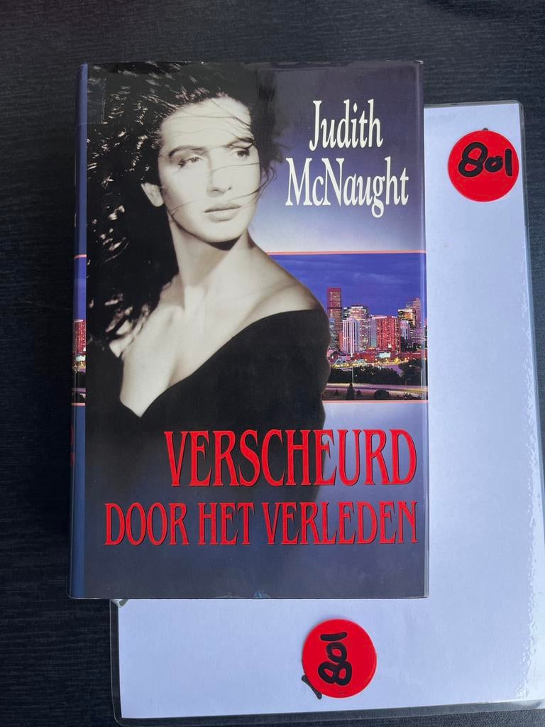 Verscheurd door het Verleden - Judith McNaught Roman, Boeken, Ophalen of Verzenden, Zo goed als nieuw, Nederland