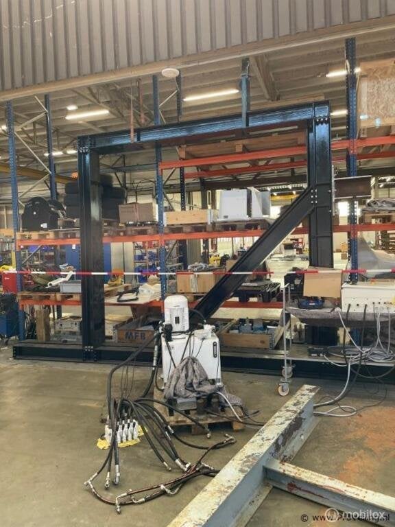 Online Veiling: Testframe zwemladder en overhead crane
