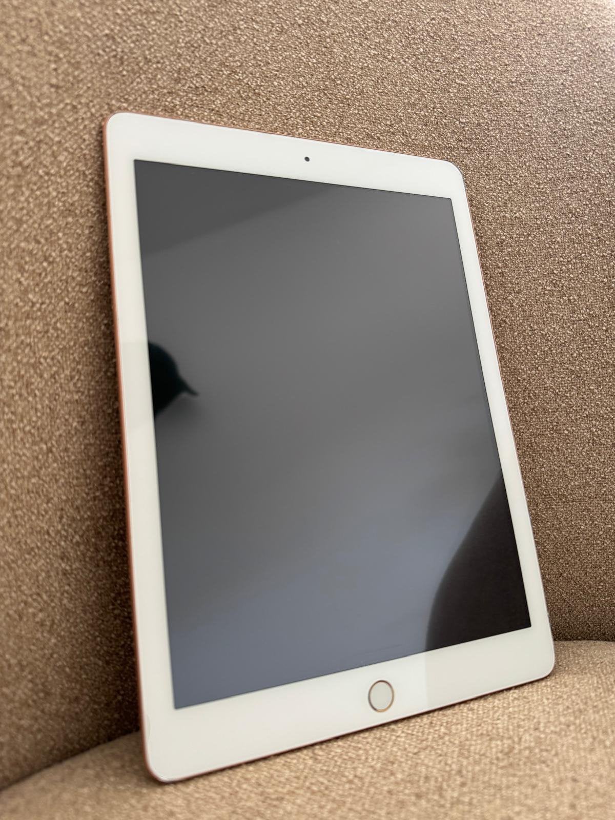 Appel ipad 6de generatie (1893), Computers en Software, Apple iPads, 10 inch, Rose Goud, Gebruikt, 32 GB