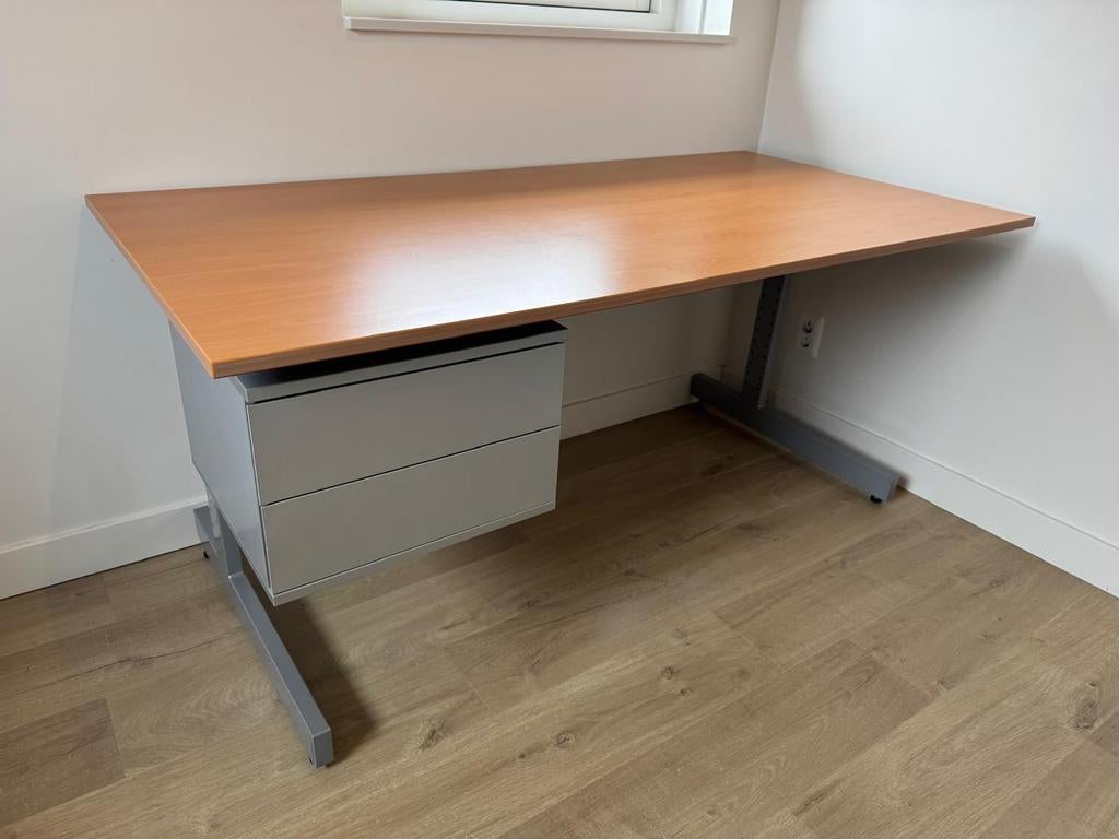 Ikea bureau met lades 160x80 cm, Huis en Inrichting, Bureaus, Gebruikt, Computerbureau, IKEA, Hout, Bruin, In hoogte verstelbaar