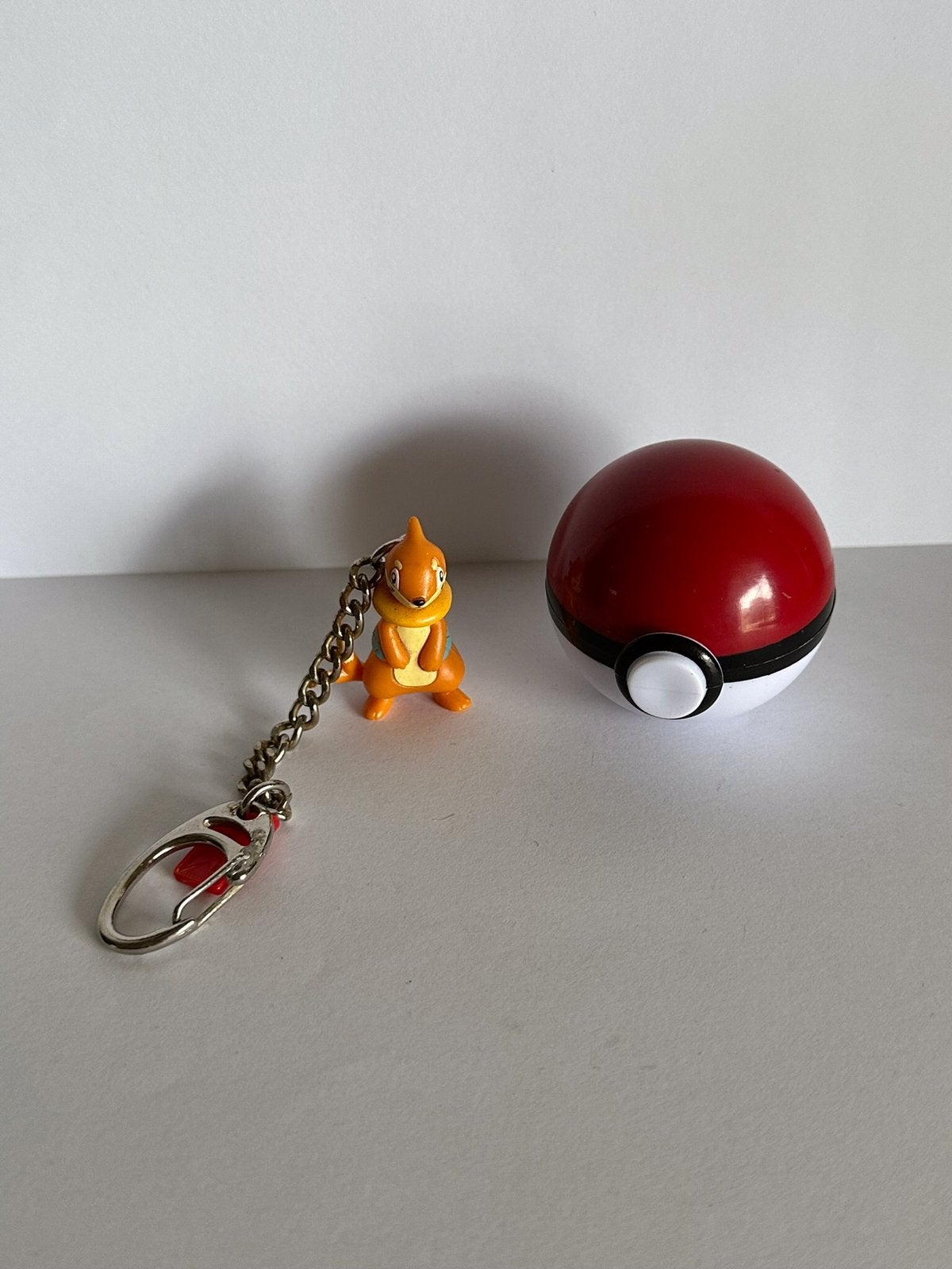 Pokémon figuurtje/sleutelhanger Buizel met Pokeball, Ophalen of Verzenden, Zo goed als nieuw