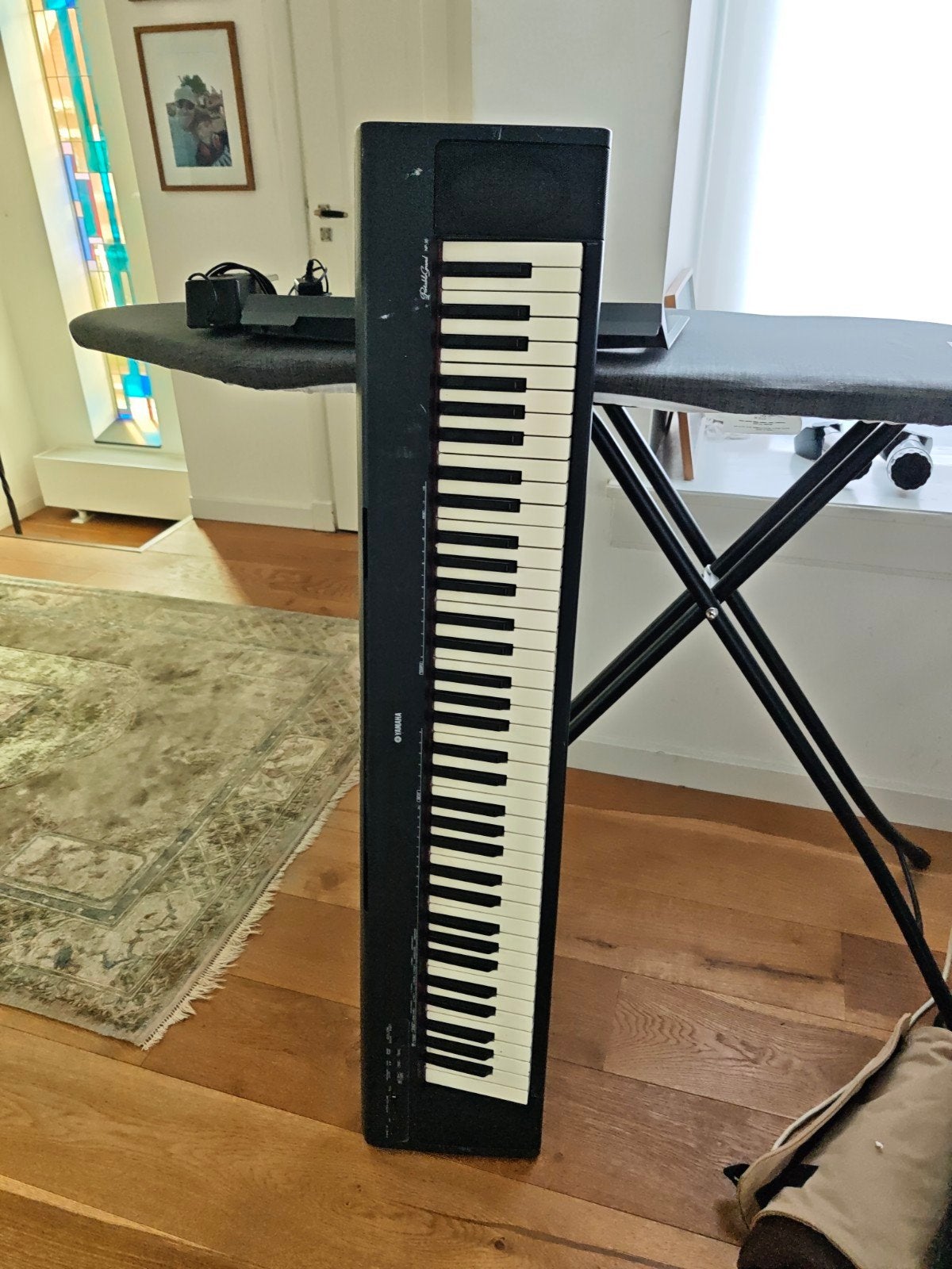 Yamaha Portable Grand NP-30 - Interne speaker kraakt, Muziek en Instrumenten, Keyboards, Gebruikt, Yamaha, Ophalen of Verzenden