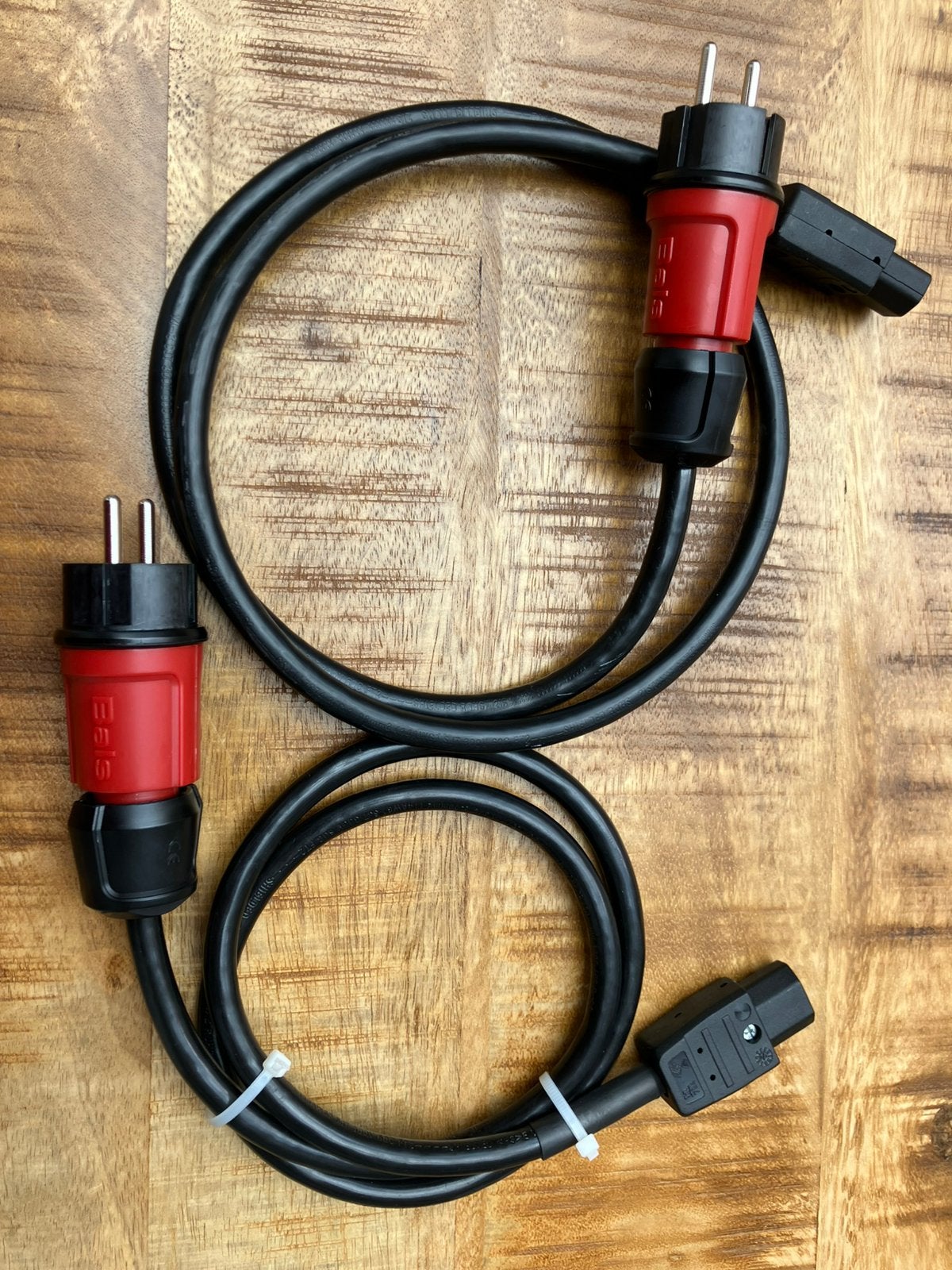 2x Belden/Bals powercord, 13O cm, nieuw, Audio, Tv en Foto, Audiokabels en Televisiekabels, Ophalen of Verzenden, Nieuw, Minder dan 2 meter