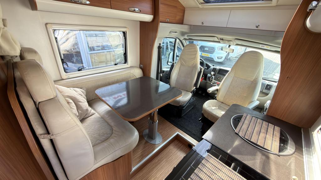 Enkele bedden|160PK Automaat De Adria Matrix 680SL 2011 90dk, Caravans en Kamperen, Automaat, Ringverwarming, Fiat, Bedrijf