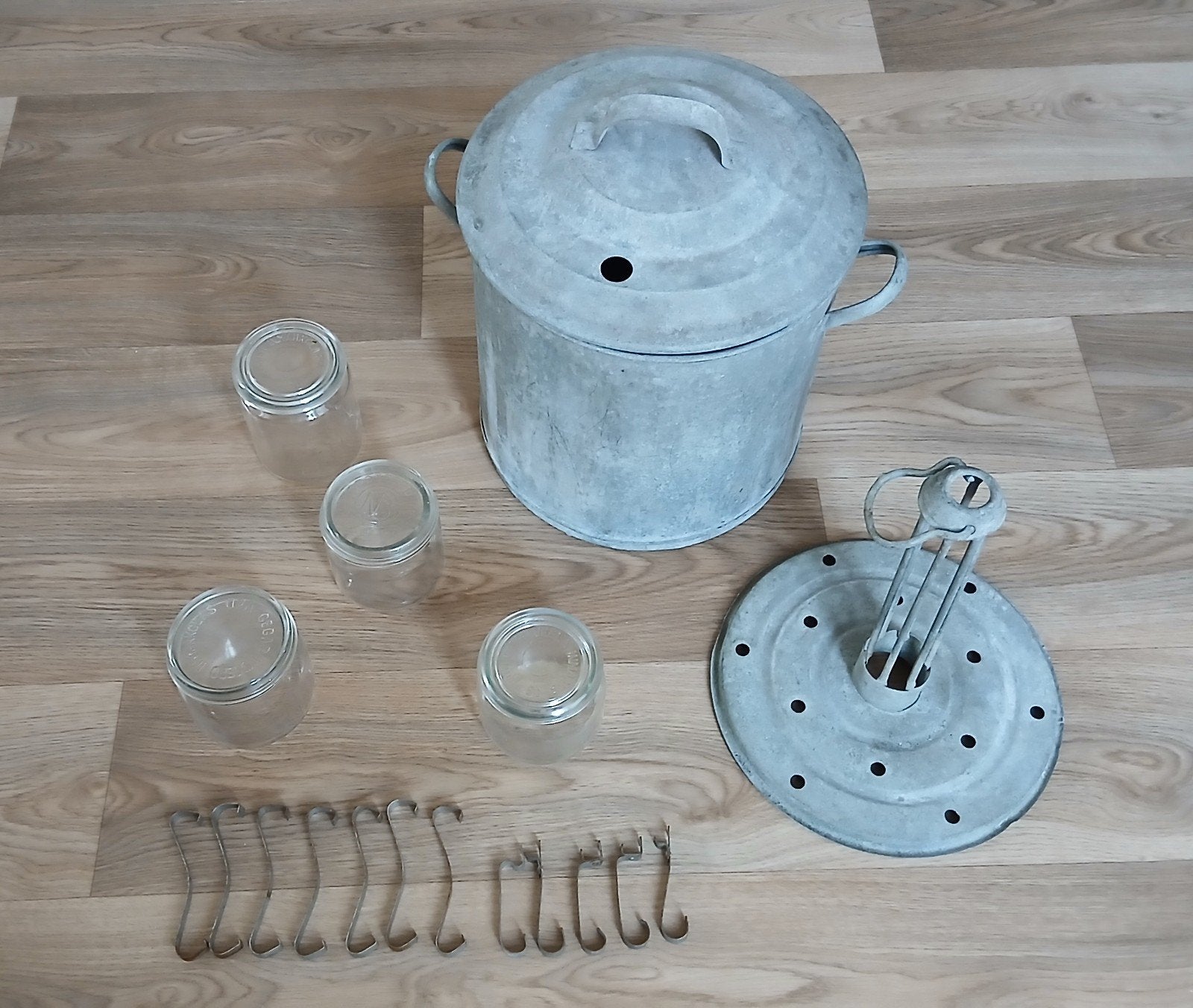 Vintage weckketel met lift, deksel, weckflessenl en klemmen, Ophalen