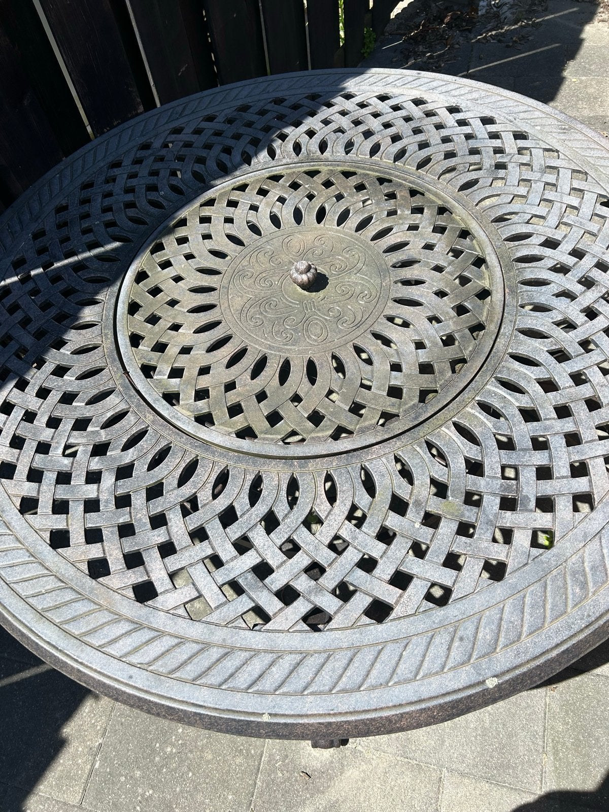 Metalen tuintafel, rond, met sierlijk patroon, Ophalen, Gebruikt, Rond, Metaal