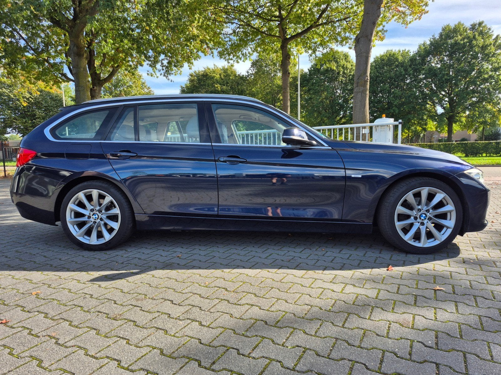 BMW 3-Serie 1.6 316I Touring AUT 2013 Groot Onderhoud gehad!, Auto's, Automaat, 4 cilinders, Blauw, 1445 kg