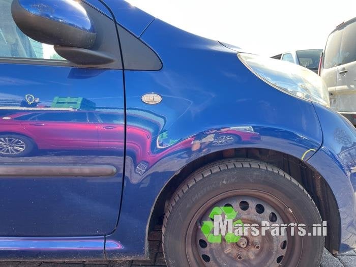 Scherm rechts-voor van een Peugeot 107 (KNR), Gebruikt, -, -, Ophalen of Verzenden