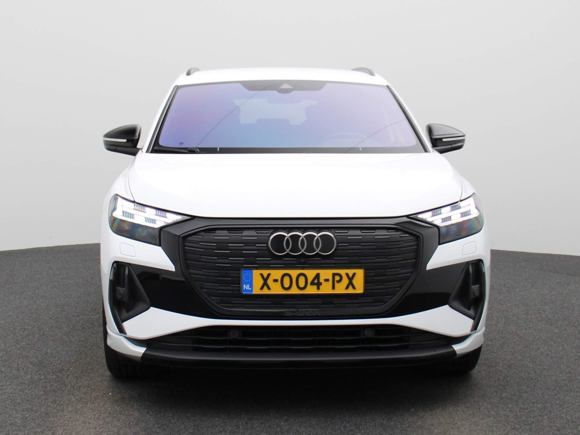 Audi Q4 e-tron 50 quattro S edition 77 kWh 299 PK | Navigati, 12 maanden, 488 km, Zwart, Wit