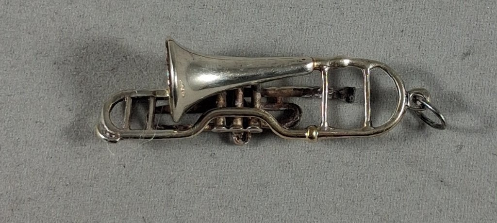 Zilveren kettinghanger trompet 4,8cm 835 zilver, Gebruikt, Ophalen of Verzenden, https://www.zilverjuwelier.nl/product-categorie/sieraden/