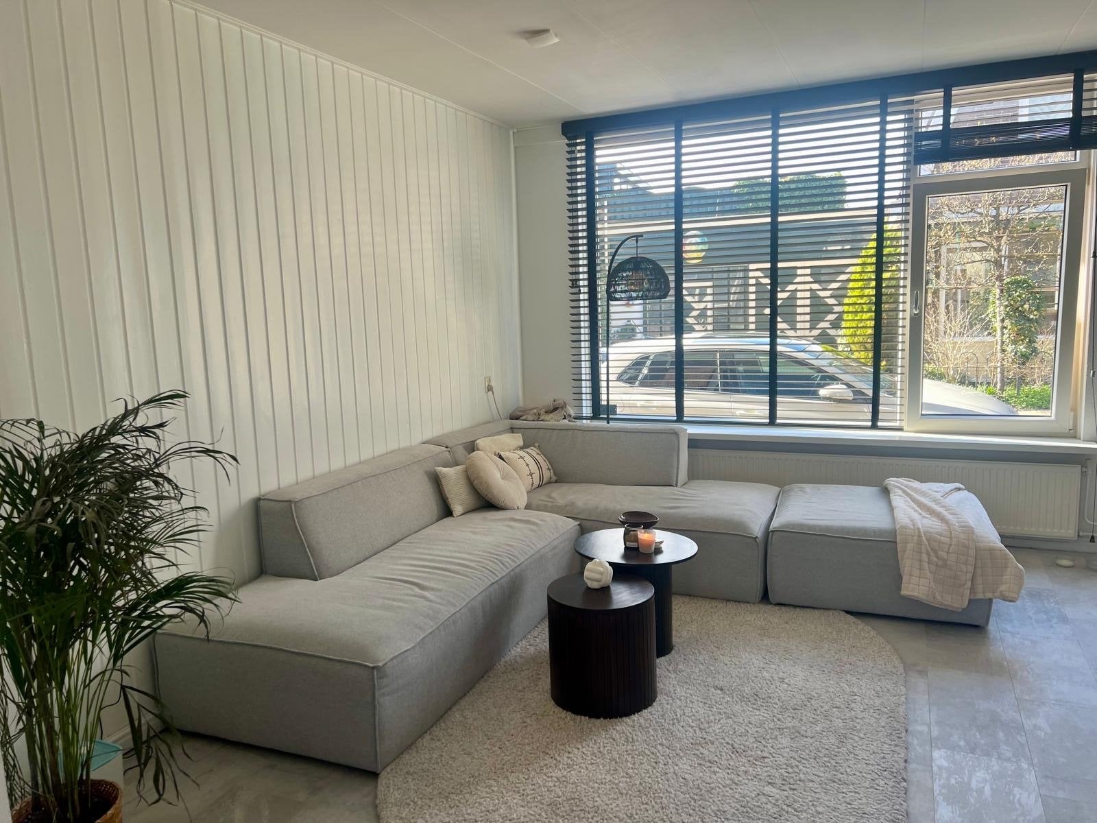 Moderne hoekbank met hocker - Lichtgrijs, Ophalen, 250 tot 300 cm, Gebruikt, 100 tot 125 cm