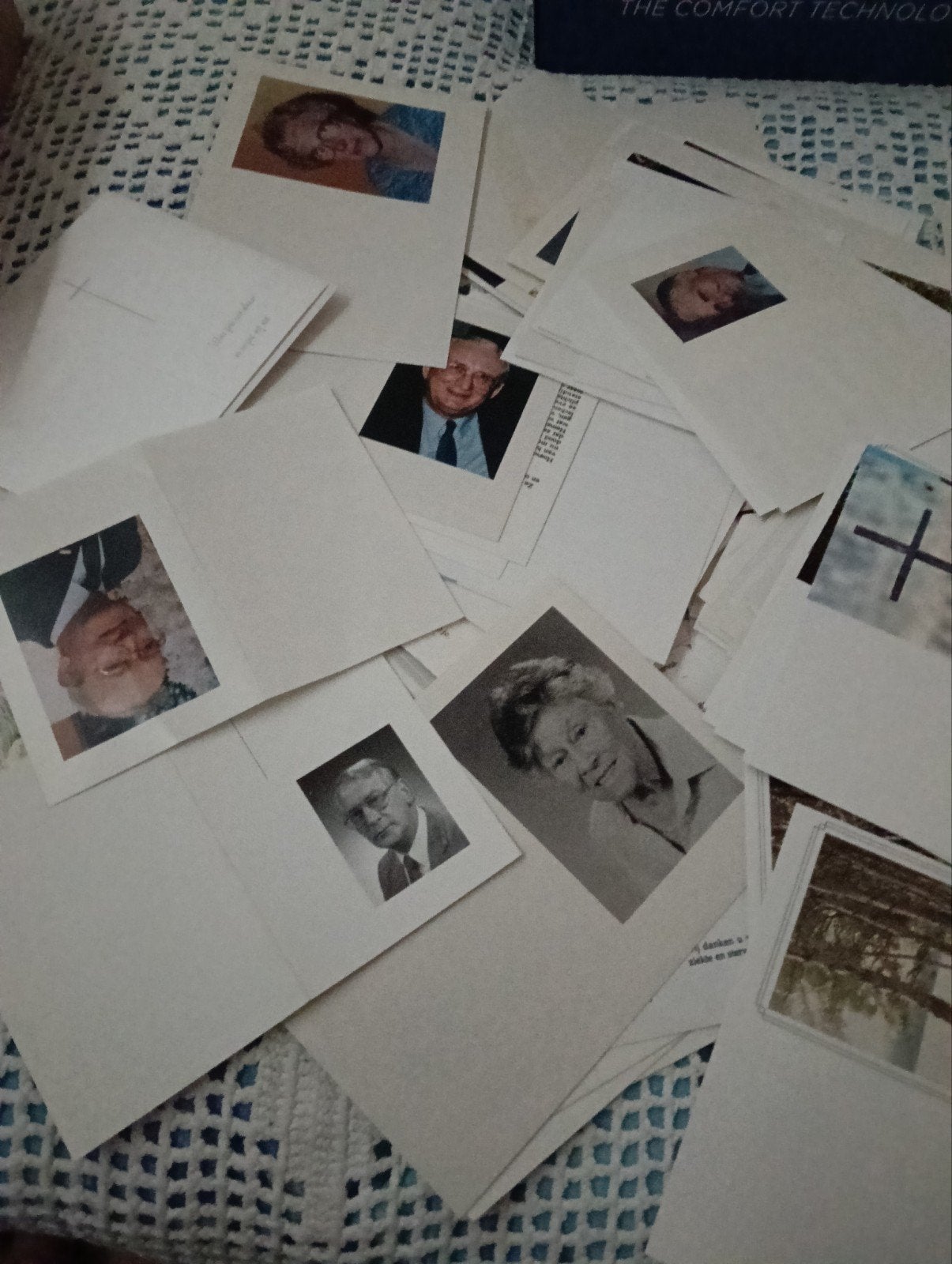Verzameling van 100 bidprentjes en rouwkaarten, Ophalen of Verzenden, Bidprentje