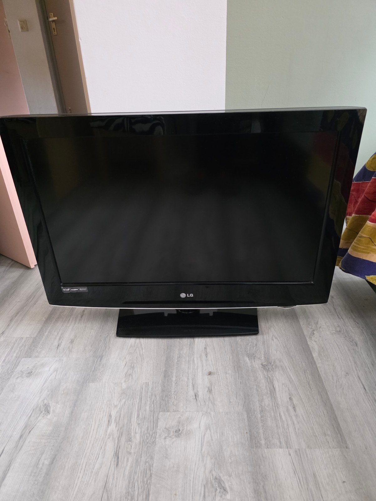 LG TV in uitstekende staat met afstandsbediening, Ophalen, 50 Hz, 80 tot 100 cm, Zo goed als nieuw