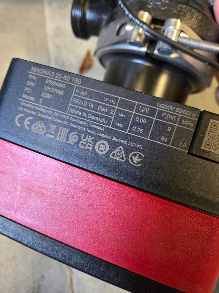 Grundfos MAGNA3 25-60 180 Circulatiepomp, Doe-het-zelf en Verbouw, Verwarming en Radiatoren, Ophalen, Gebruikt, Minder dan 30 cm