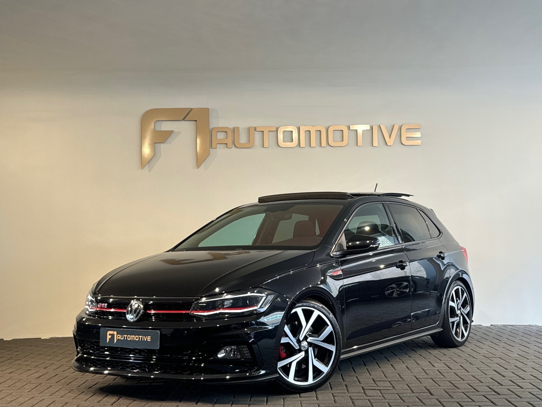 Volkswagen Polo 2.0 TSI GTI Pano|Beats|Camera|Keyless|Dodeho, Stof, Gebruikt, 4 cilinders, 1984 cc