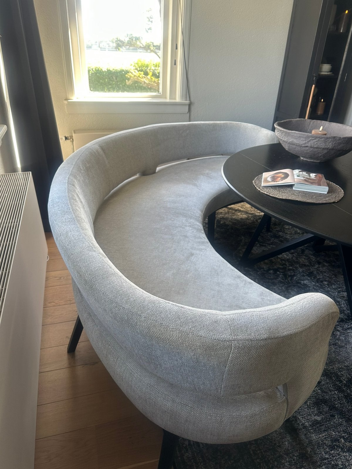 Te koop beige Eetkamerbank rond, Ophalen, Zo goed als nieuw
