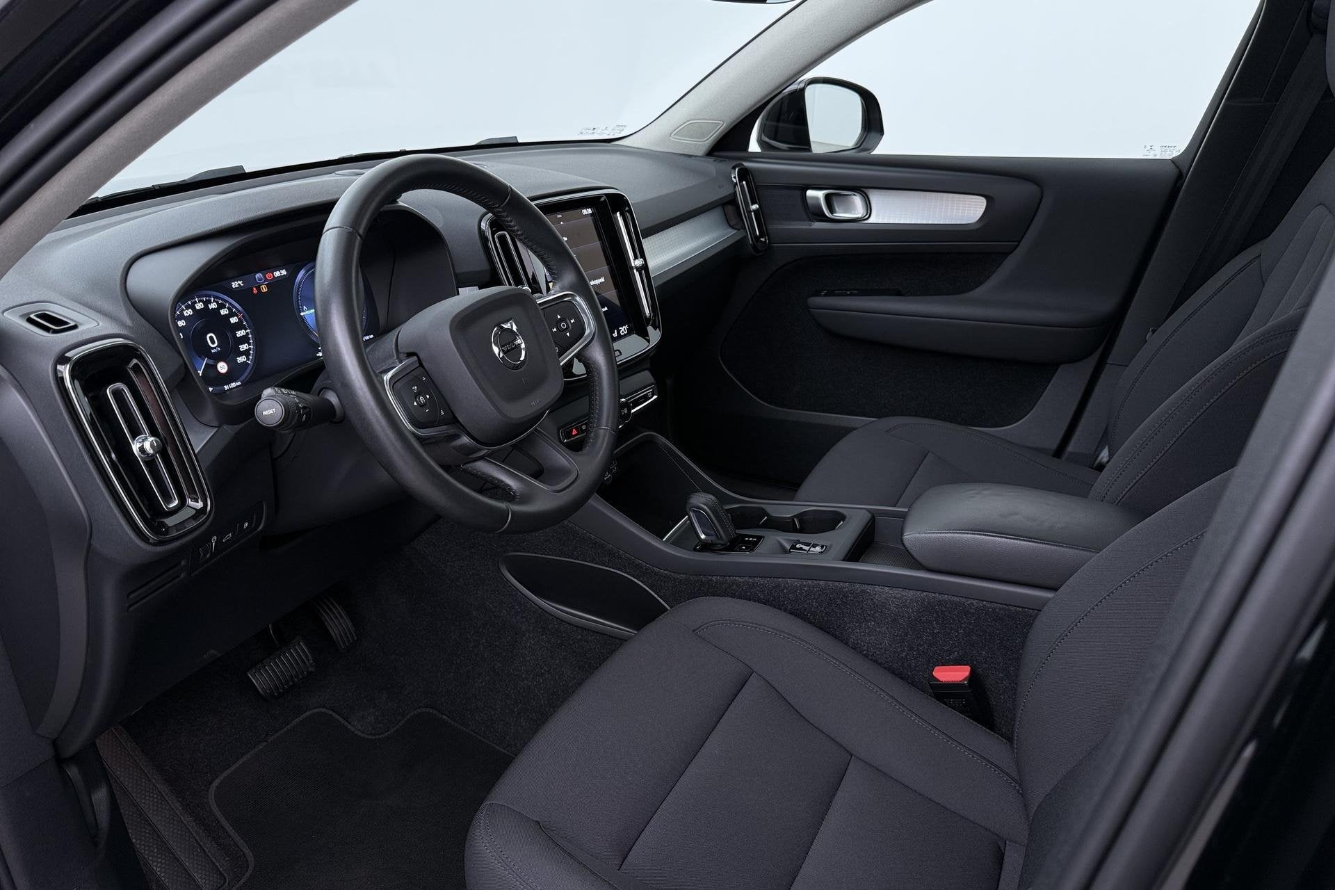Volvo XC40 1.5 T5 Twin Engine Momentum Pro | Panoramadak | C, Auto's, Stof, Gebruikt, Euro 6, Zwart