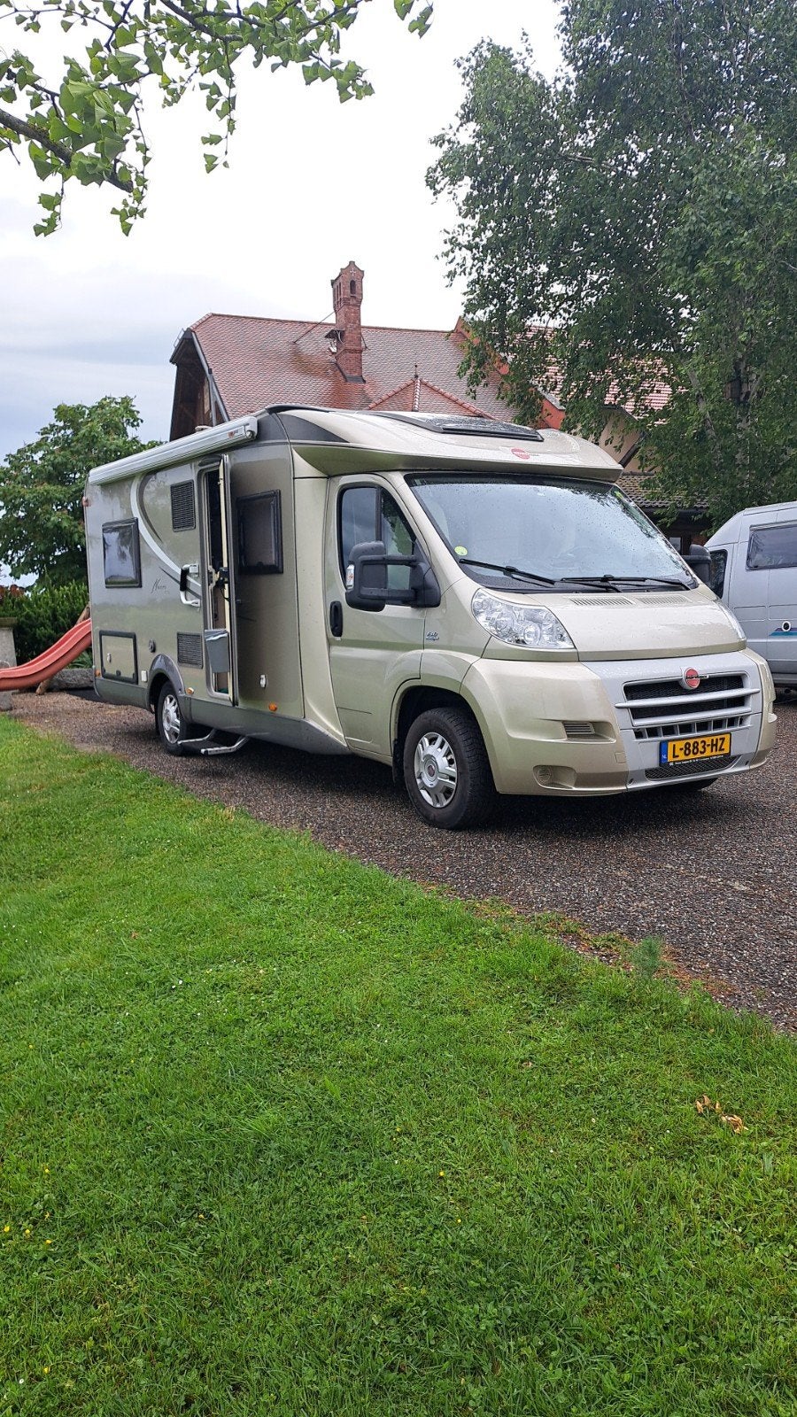 Caravans And Camping Compacte