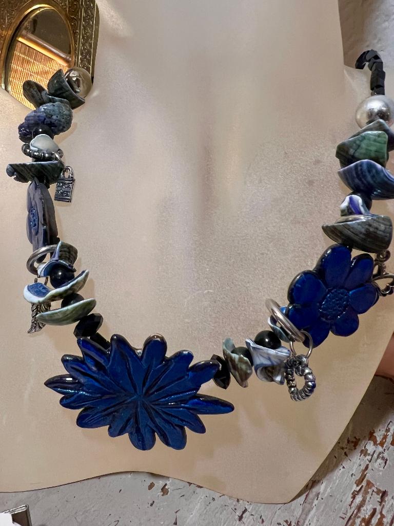 Vintage design gitten keramiek ketting blauwe bloem collier, Overige materialen, Verstelbaar, Blauw, Ophalen of Verzenden