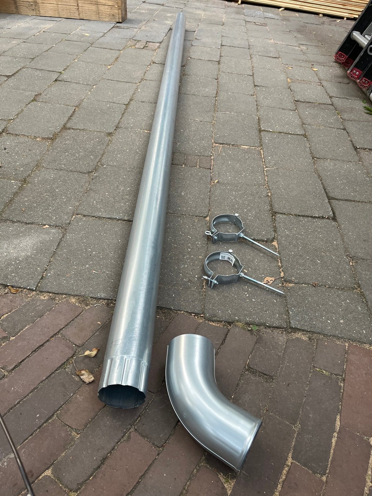 Zinken Regenwaterafvoer Set: Buis, Uitloopbocht, Muurbeugels, Ophalen, Afvoer, 2 tot 4 meter, Nieuw