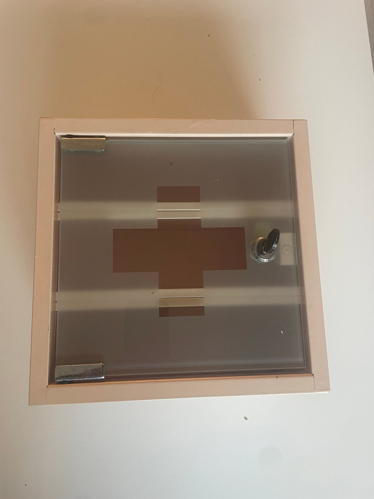 Medicijnkastje met slot, Ophalen, Minder dan 50 cm, Zo goed als nieuw, Metaal