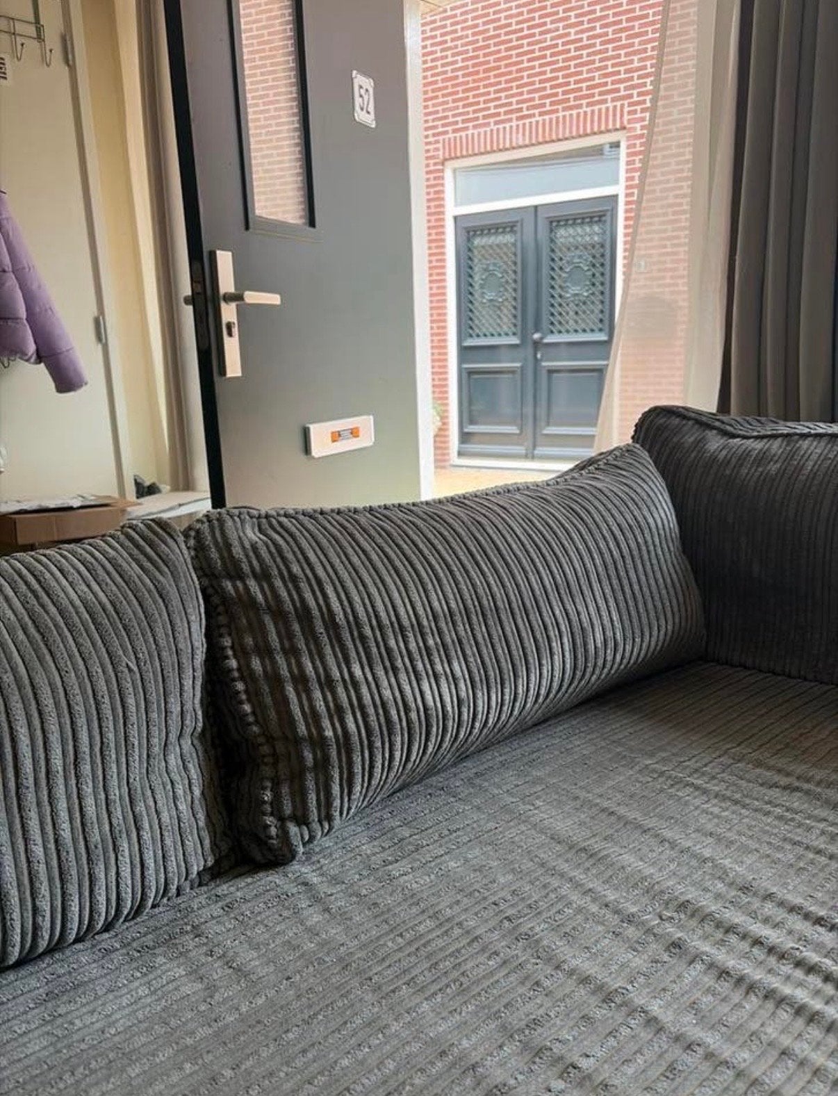Grijze ribstof hoekbank 235x310 Gereinigd en opgevuld, Ophalen, 250 tot 300 cm, 100 tot 125 cm, Hoekbank