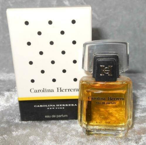 Volle parfum mini Carolina herrera femme + Doosje, Ophalen of Verzenden, Zo goed als nieuw, Miniatuur, Gevuld