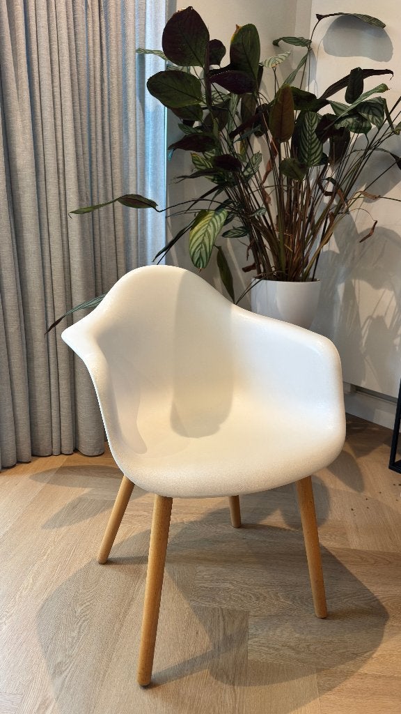 6 witte kuipstoelen eetkamerstoelen, Gebruikt, Wit, Skandinavisch design, houten poten, Vijf, Zes of meer stoelen