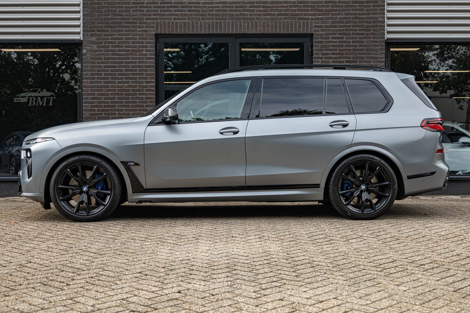 BMW X7 G07 M60i xDrive / Vol / Massage / Frozen Grey / BTW /, Auto's, Dealer onderhouden, Gebruikt, 4395 cc, 7 stoelen